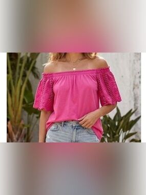 Lilly Pulitzer size M
Fayetteville Off Shiulder Top
Raz Berry hot pink